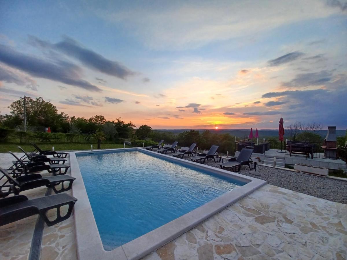 Bed And Breakfast Rogocana ลาบิน ภายนอก รูปภาพ