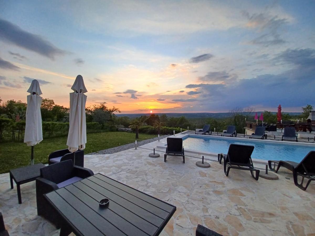 Bed And Breakfast Rogocana ลาบิน ภายนอก รูปภาพ