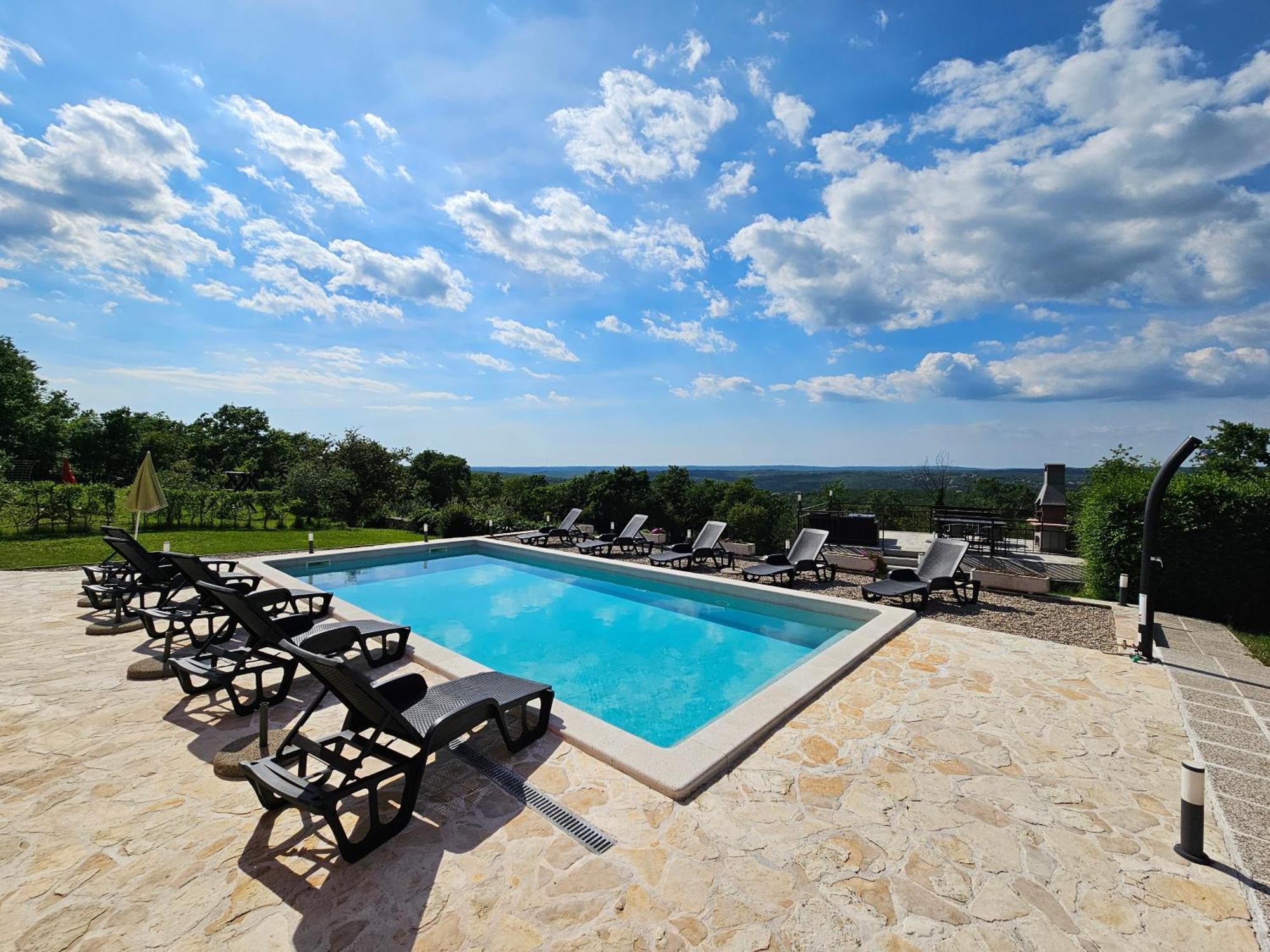 Bed And Breakfast Rogocana ลาบิน ภายนอก รูปภาพ