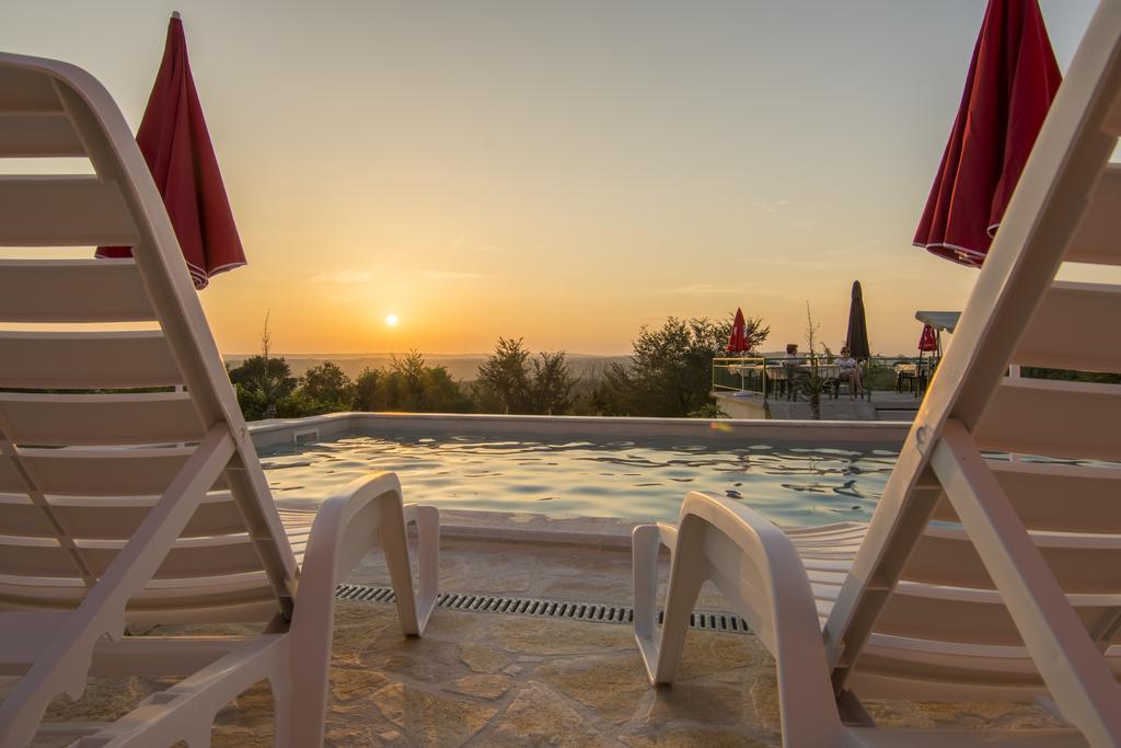 Bed And Breakfast Rogocana ลาบิน ภายนอก รูปภาพ