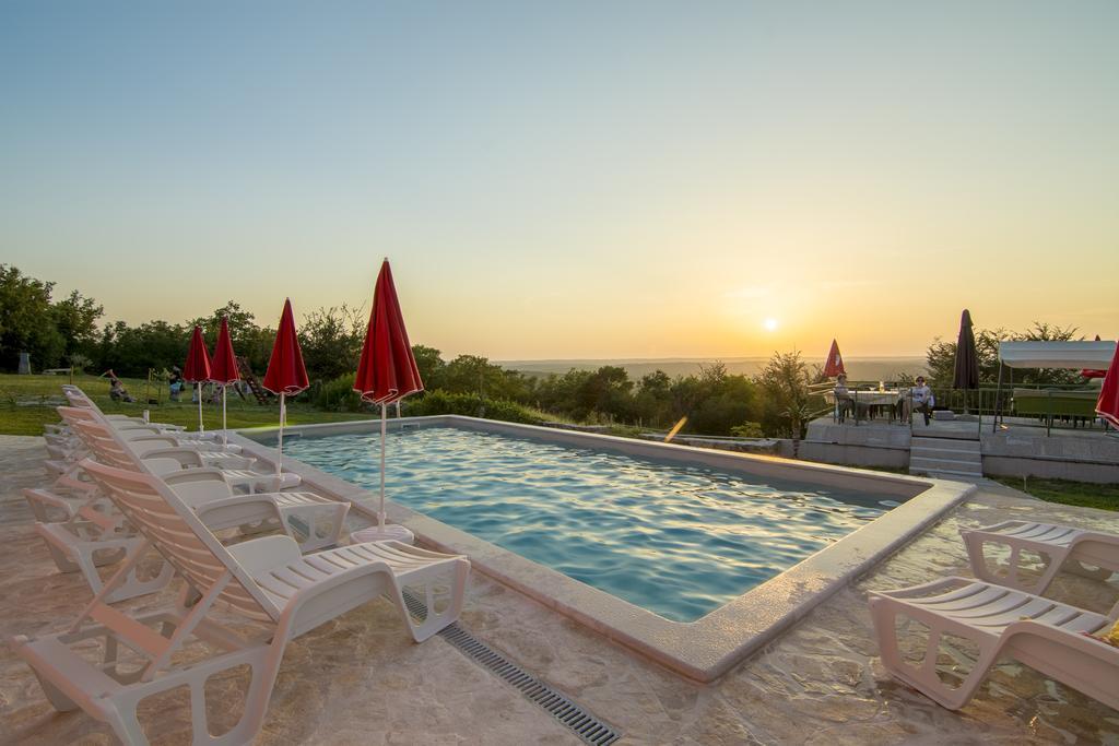 Bed And Breakfast Rogocana ลาบิน ภายนอก รูปภาพ