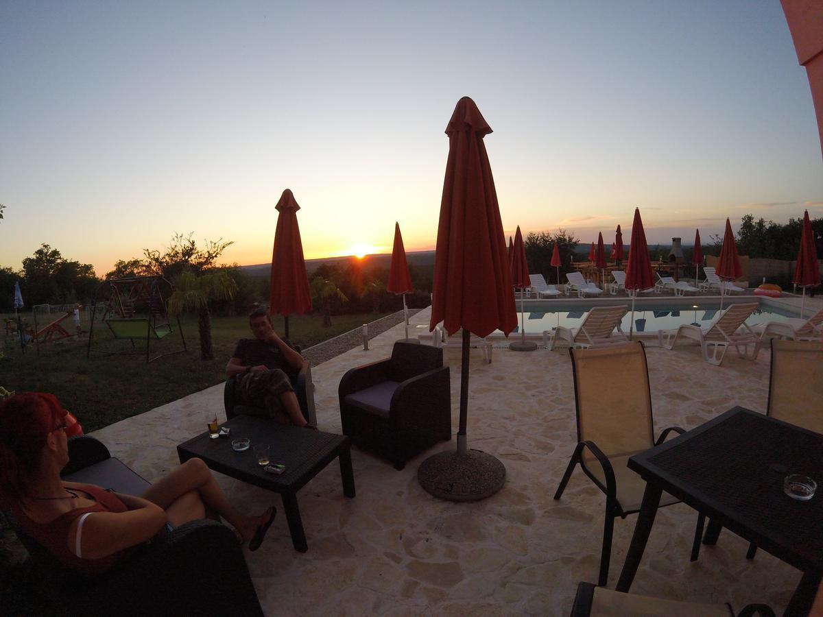 Bed And Breakfast Rogocana ลาบิน ภายนอก รูปภาพ